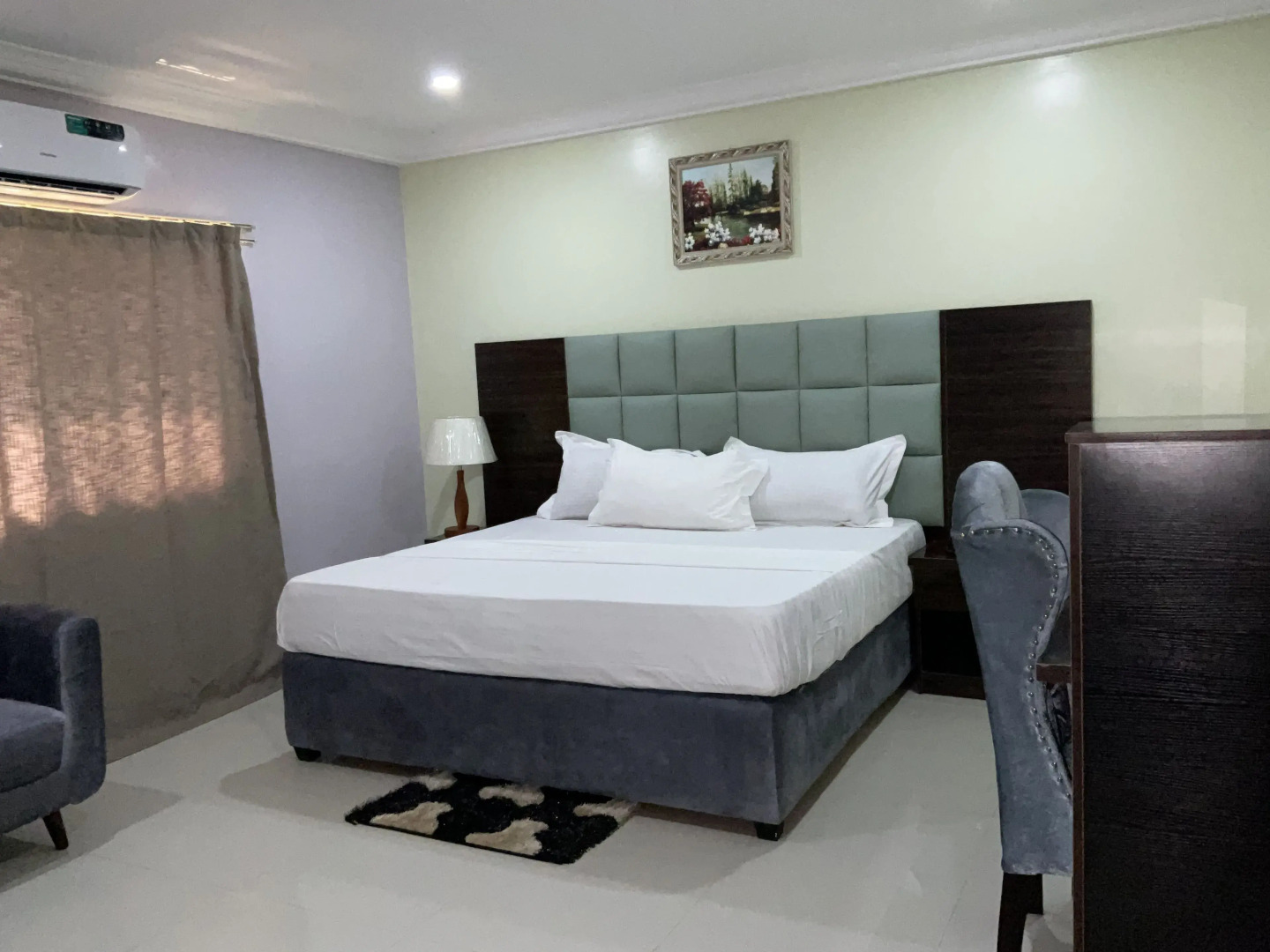 Lis Hotel And Suites