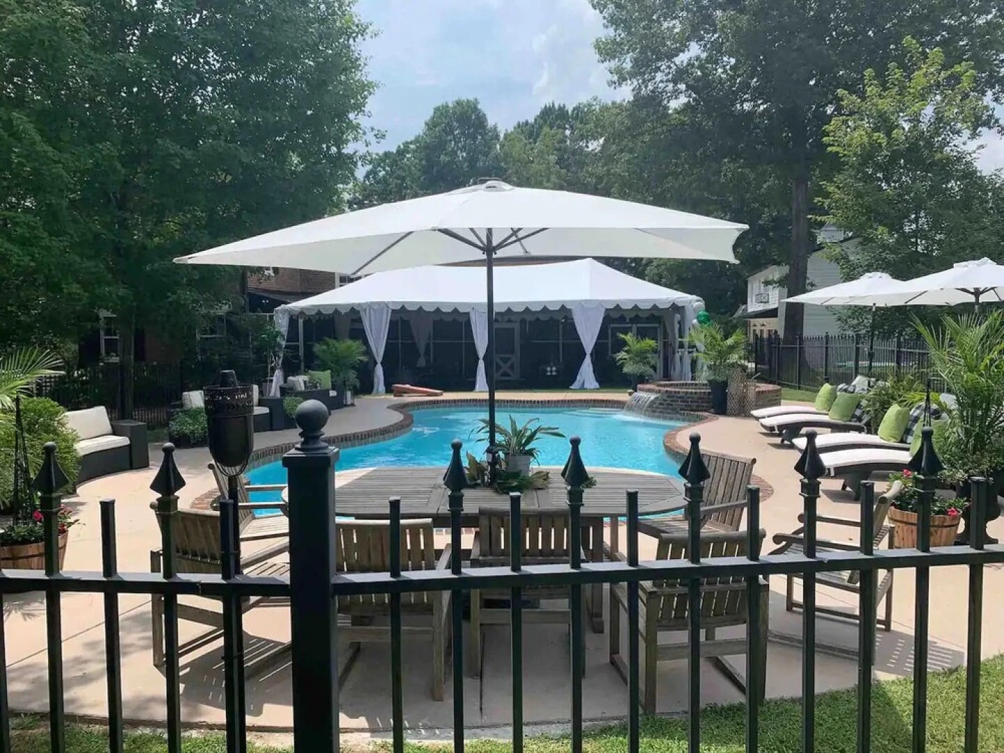 Historic Boyd Harvey House and Grounds 2 Bedroom Home by RedAwning