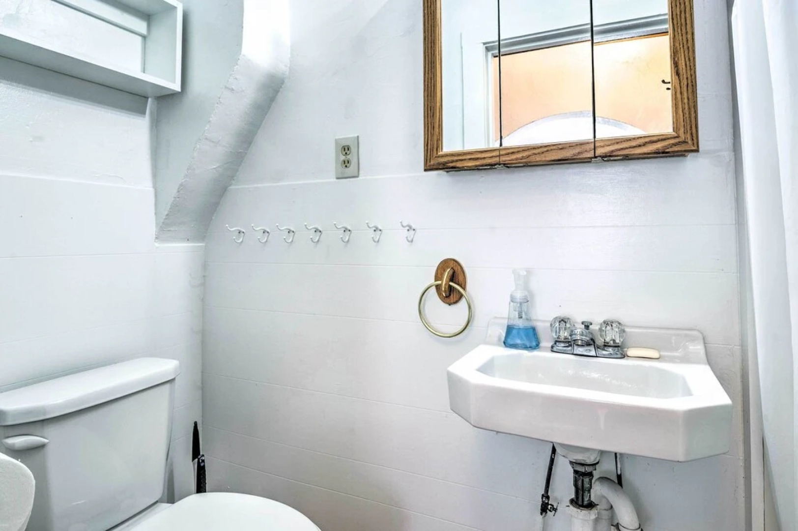 Historic Cabin Retreat: Steps to Okoboji Lake