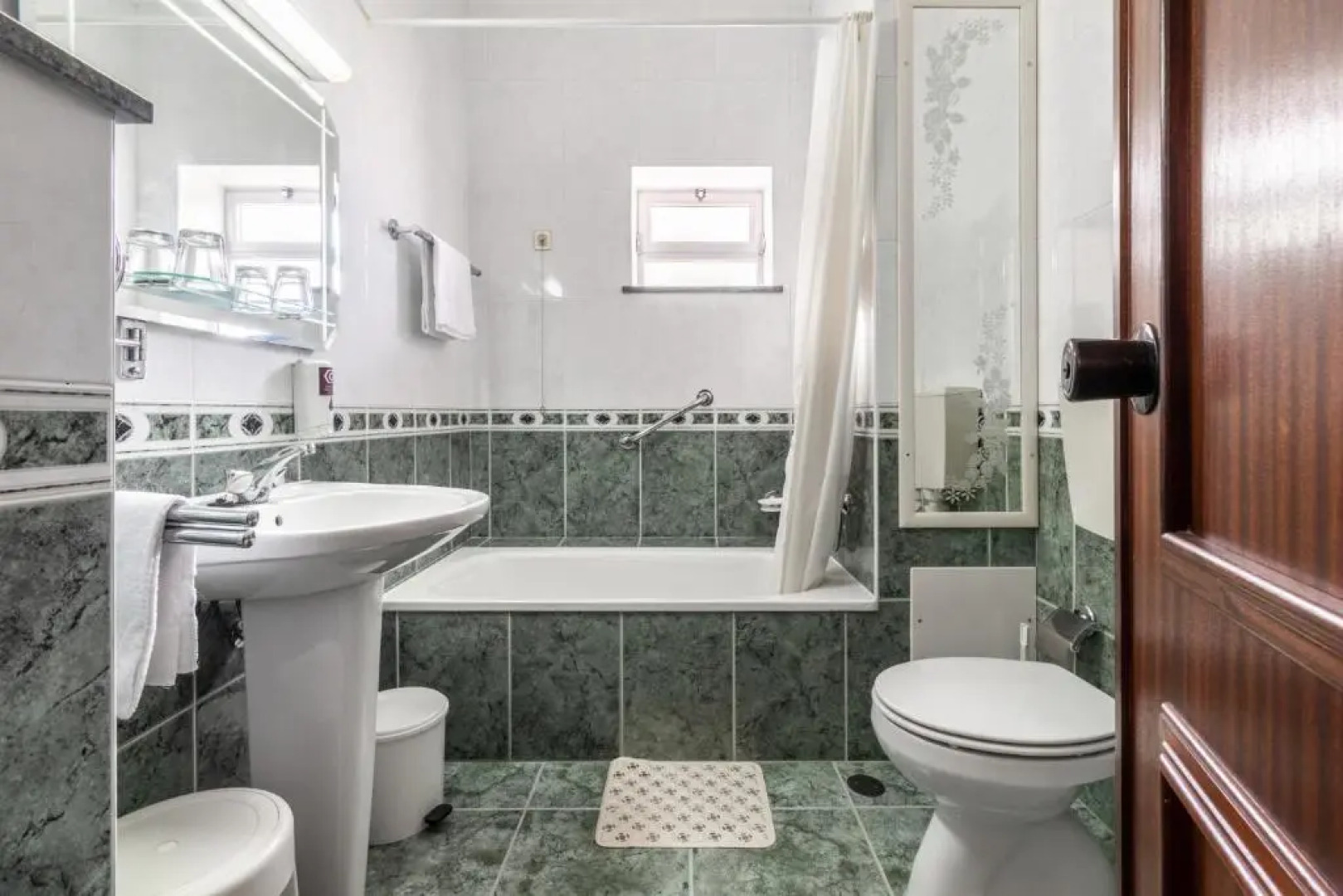 Hotel Colmeia Monte Real