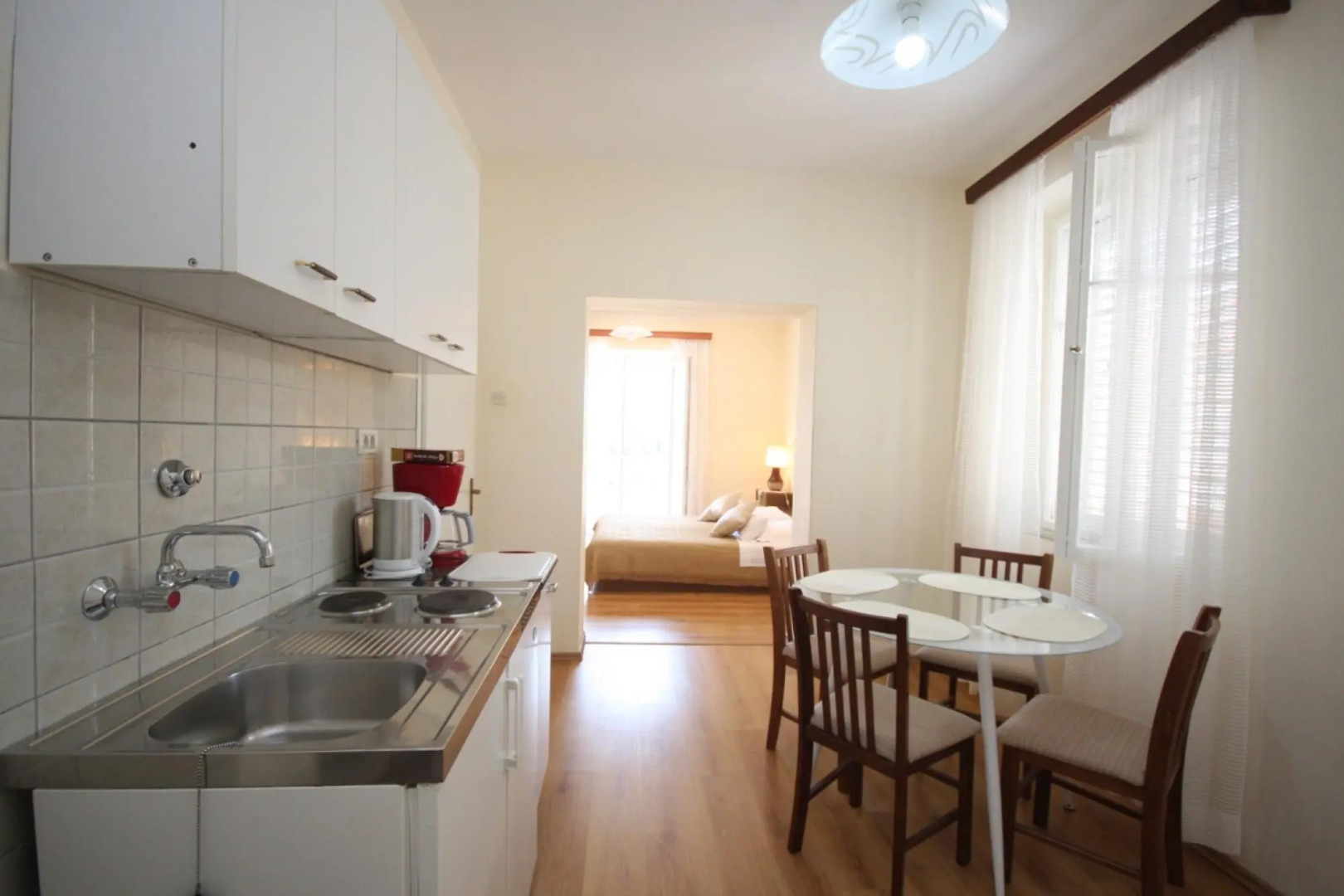 Nikola 1 - Free Parking - SA1