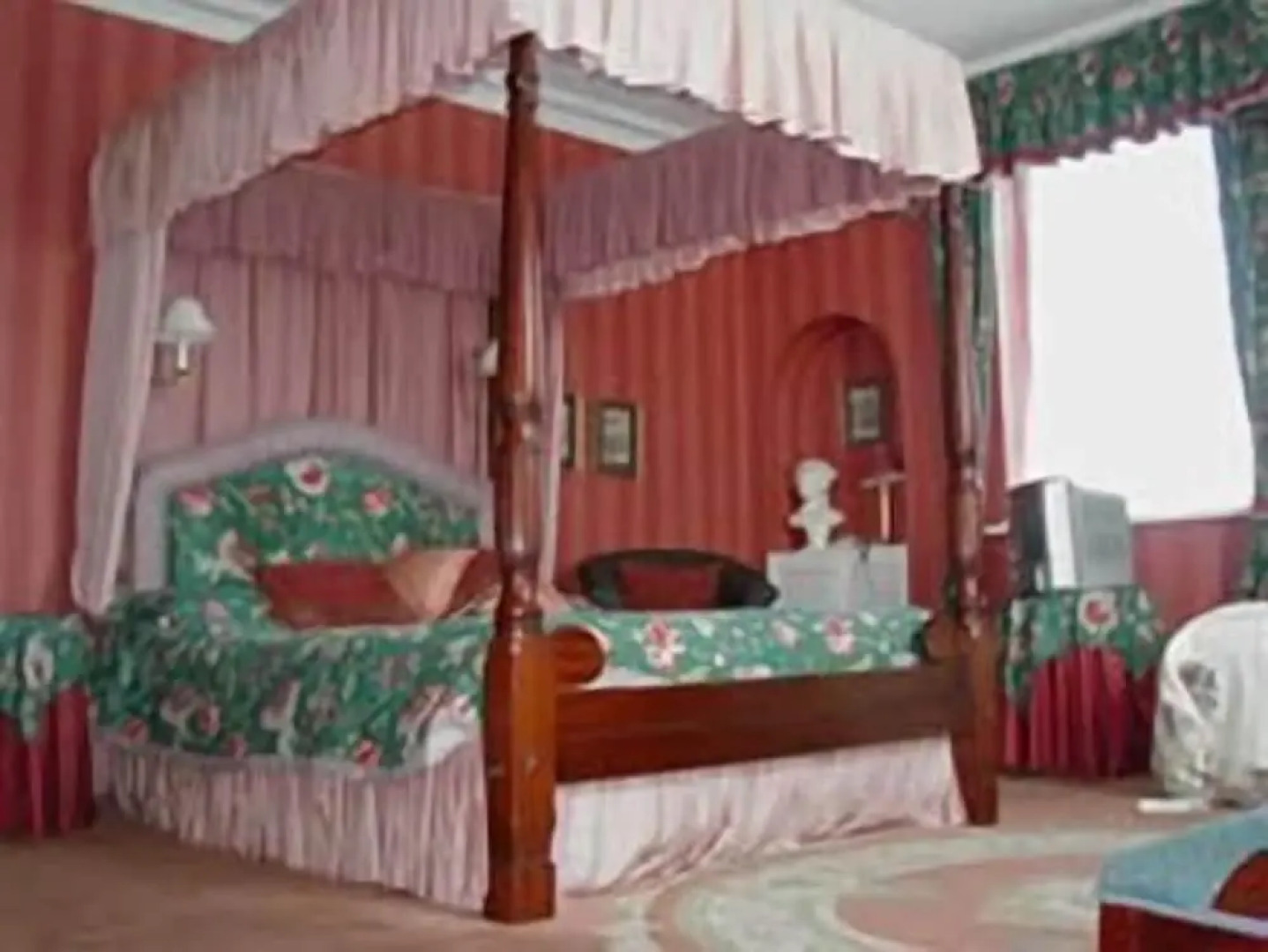 The Original Rosslyn Hotel