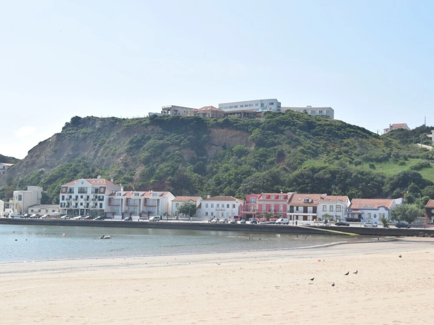 Comfortable Holiday Home Within Walking Distance of the bay of Sao Martinho