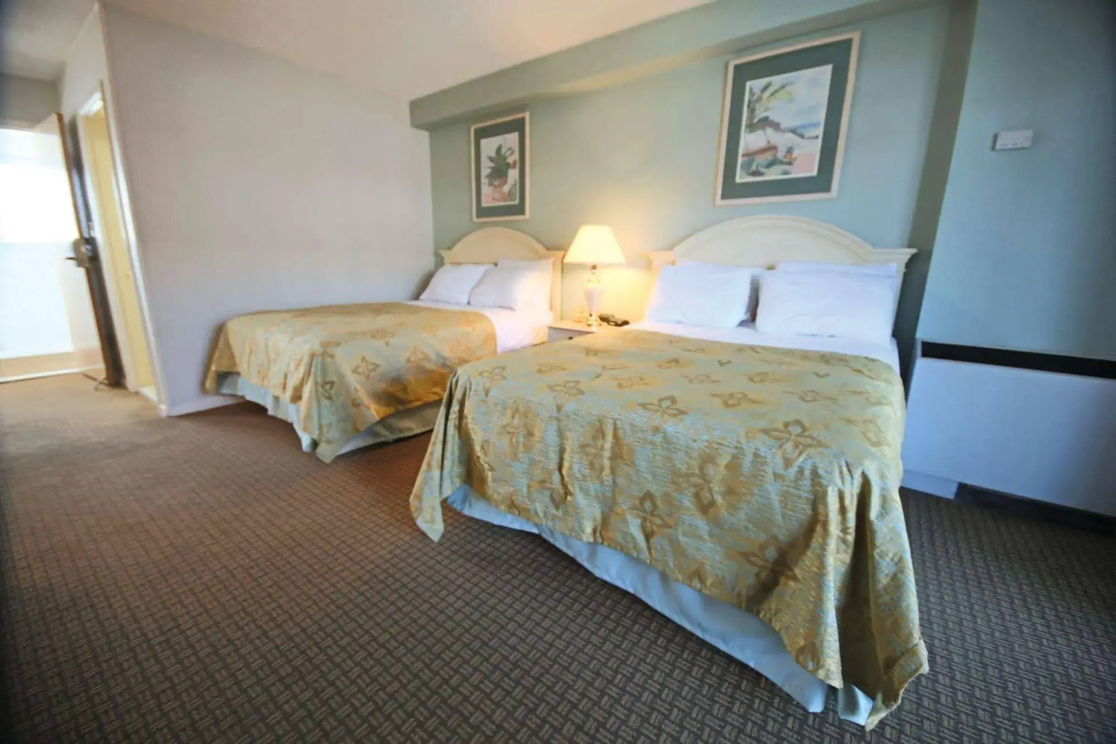 Flagship Oceanfront Hotel