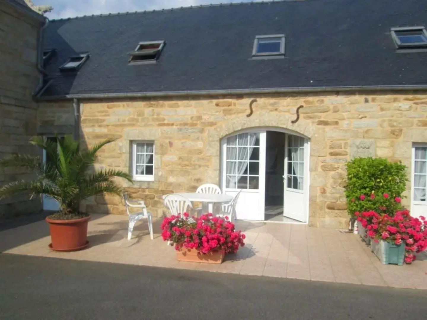 House With 2 Bedrooms in Pouldreuzic, With Furnished Garden and Wifi -