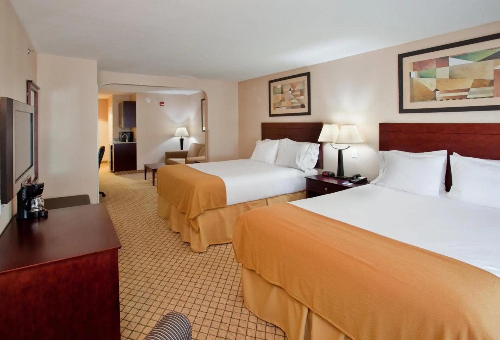 Holiday Inn Express & Suites Wichita Airport by IHG