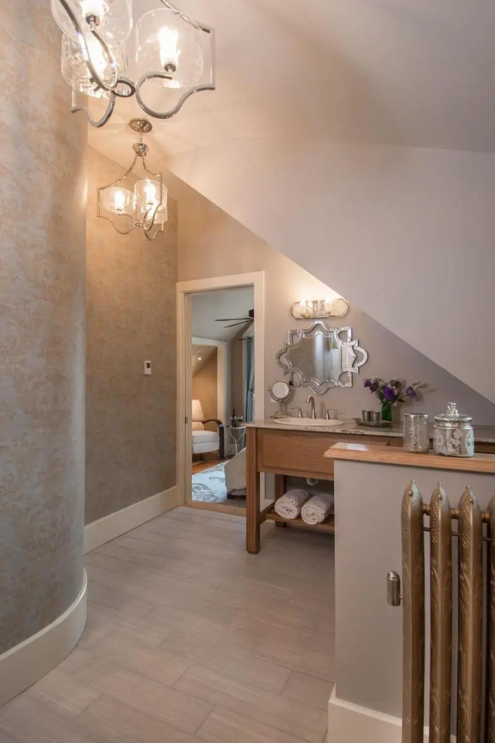 Gothic Eves Inn and Spa Bed and Breakfast