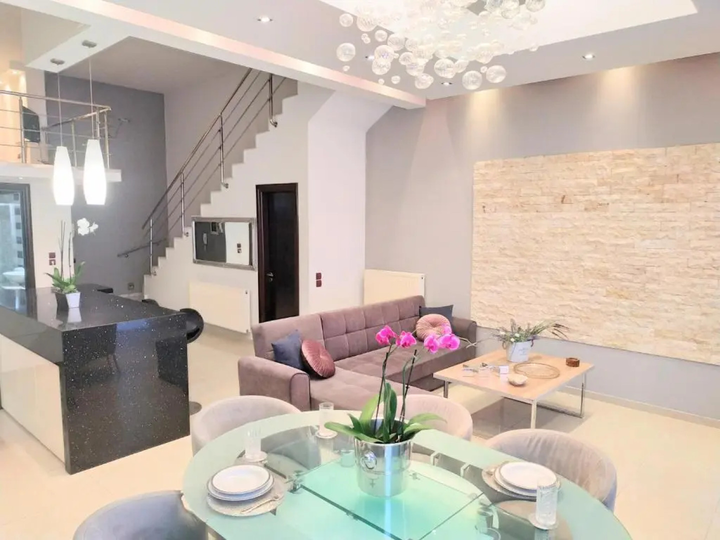 Luxury Apartment with Sea View near Kallithea