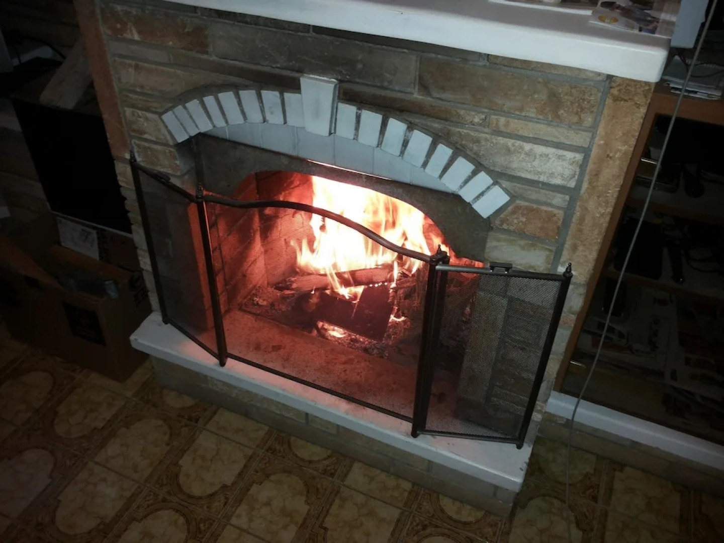 Costas Hostel Action