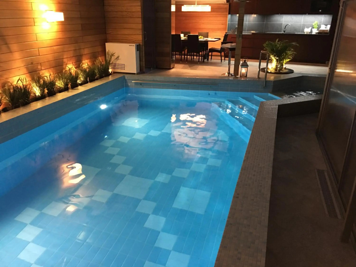 Apartament z prywatnym, krytym basenem