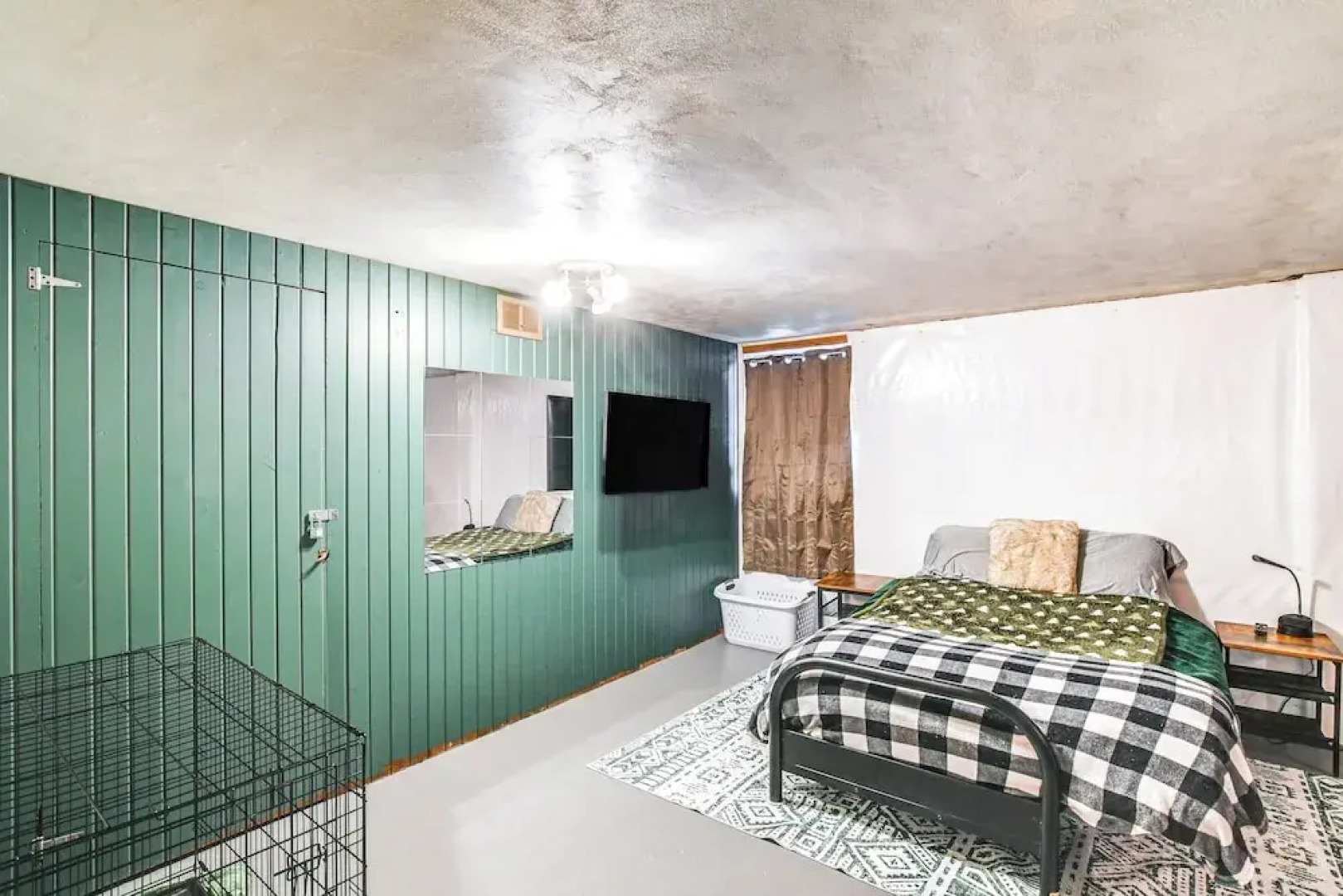 1 Mi to Valley Junction: Pet-friendly Iowa Home