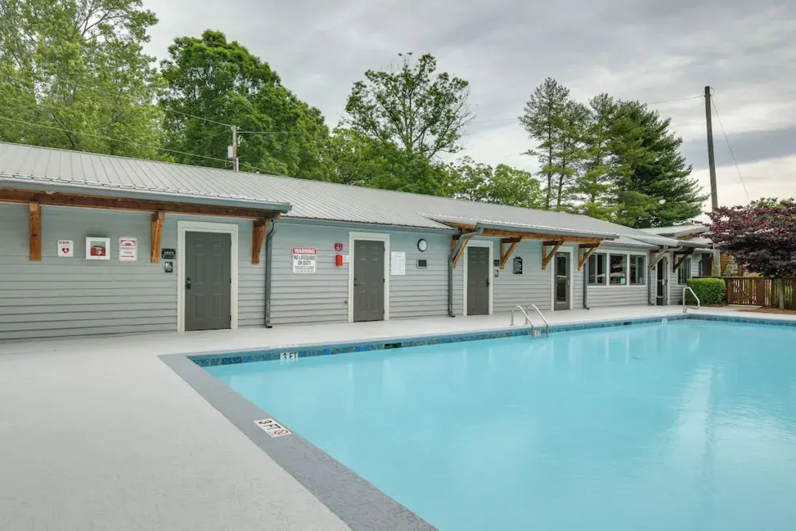 Chic Flat Rock Tiny Home: Pool Access!