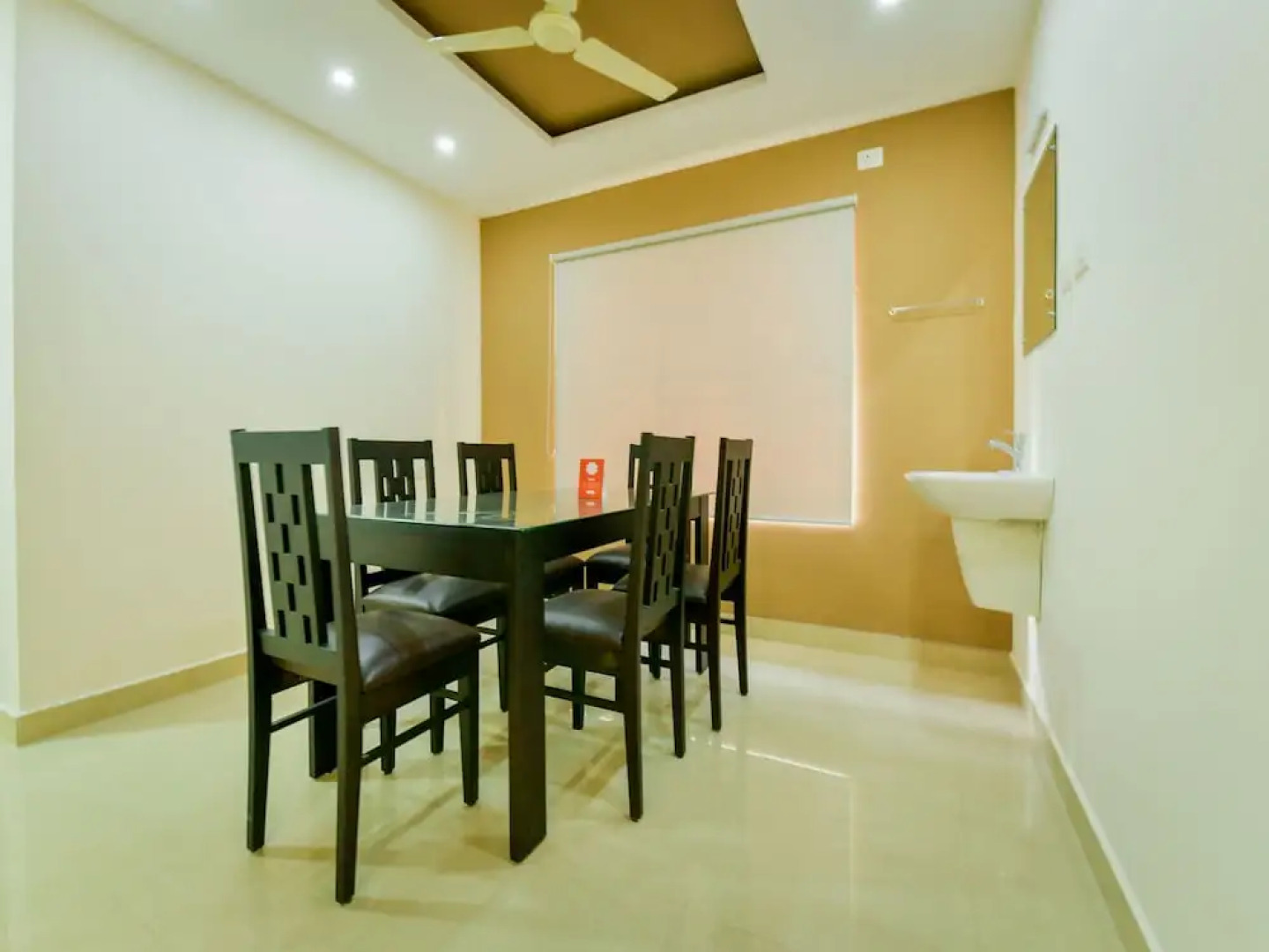 OYO 14271 Modern Studio Near Lulu Mall