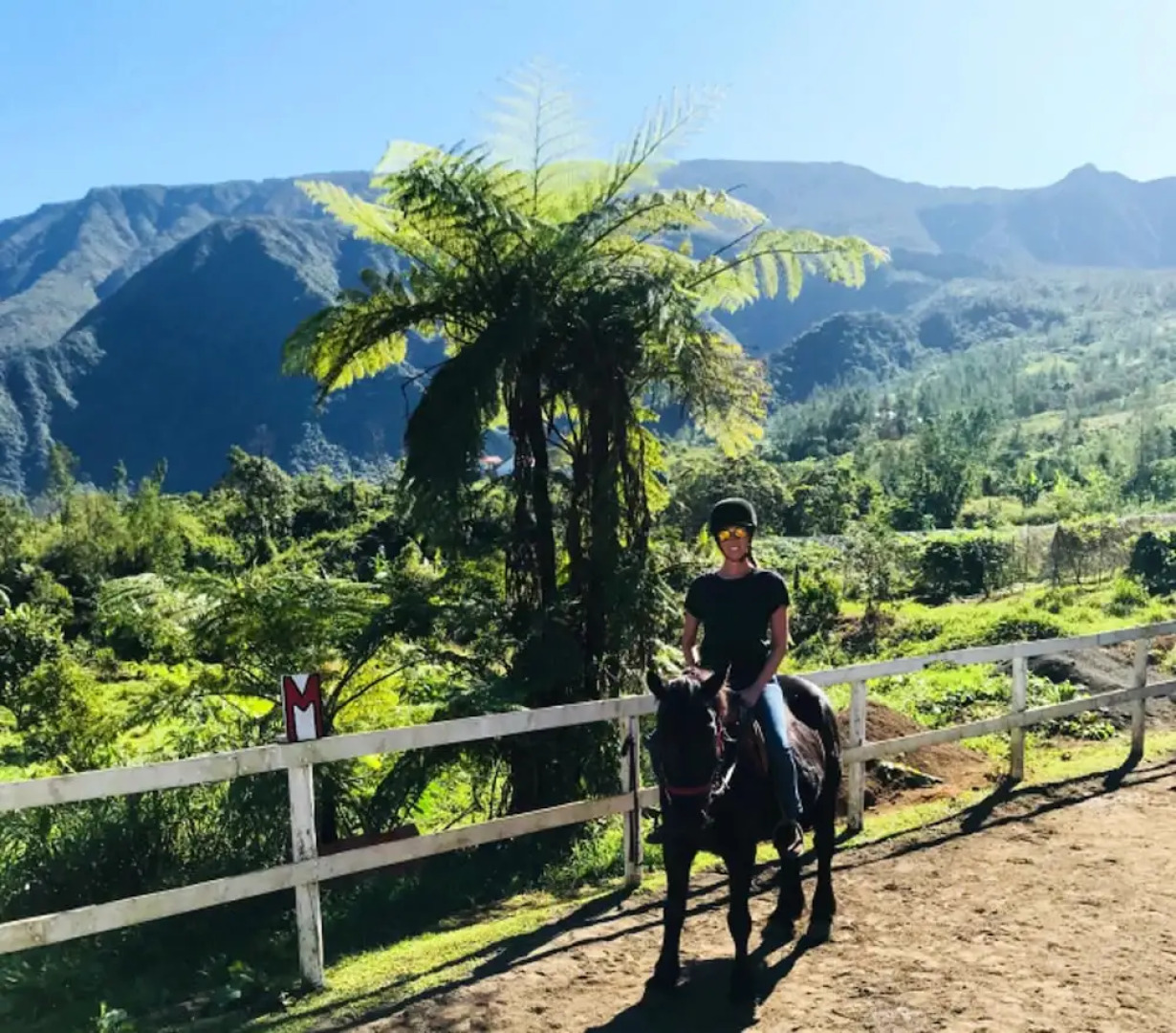 Chalet with 2 Bedrooms in Les Makes, with Wonderful Mountain View, Enclosed Garden And Wifi - 20 Km From the Beach