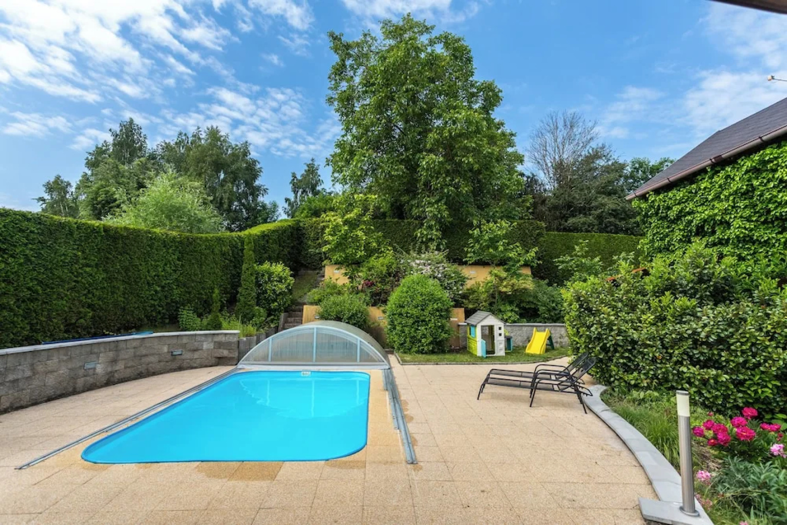 Cottage with pool playground and privacy