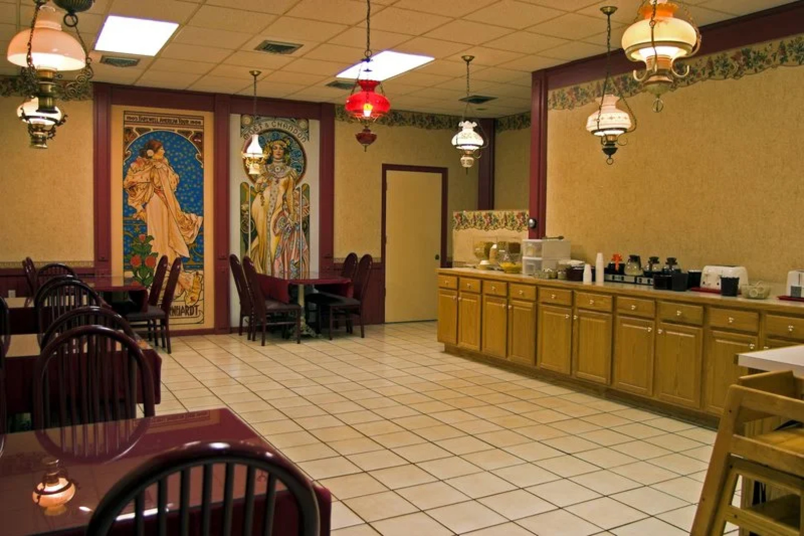 Econo Lodge Inn & Suites Salina