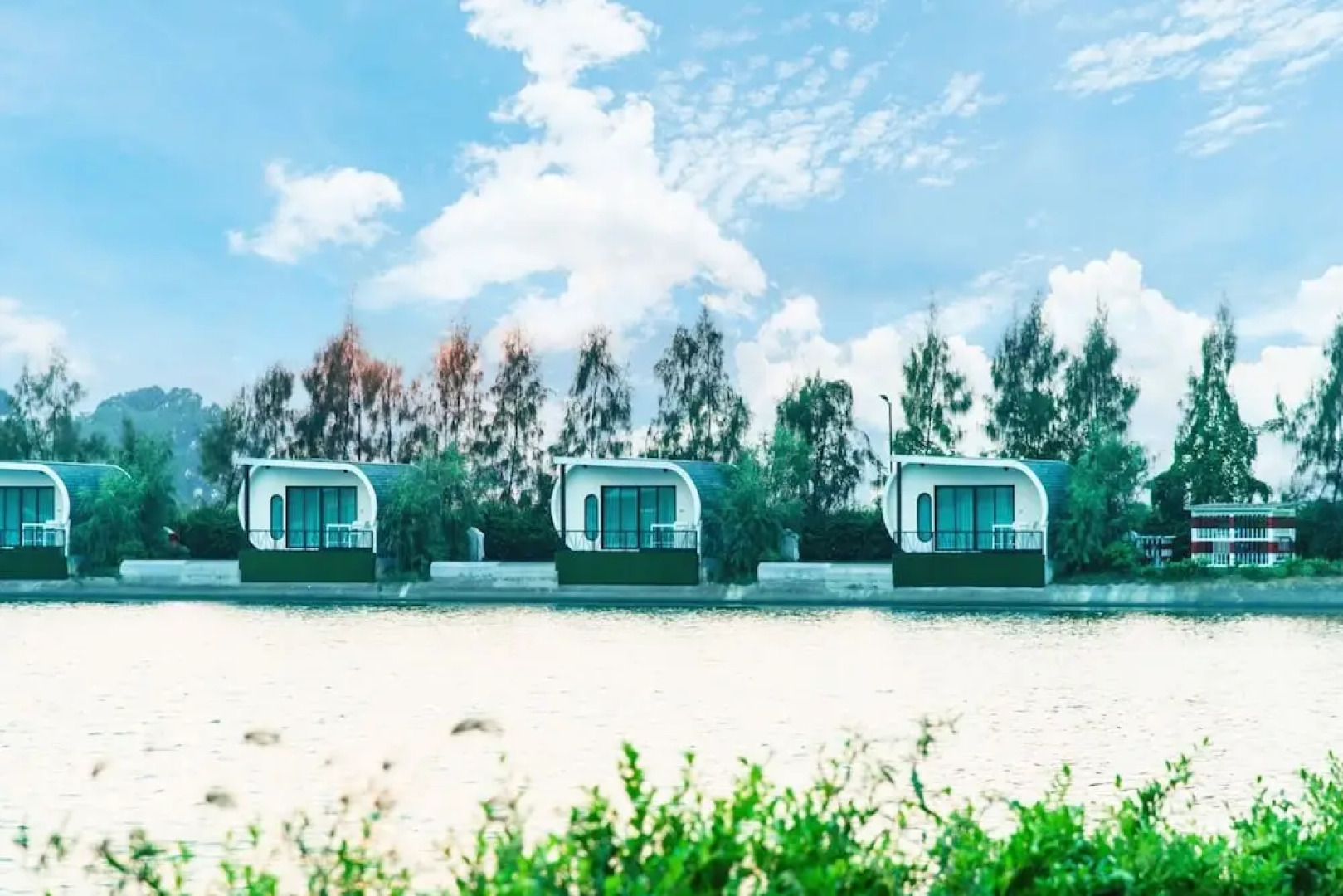 Saksiam Lakeside Resort