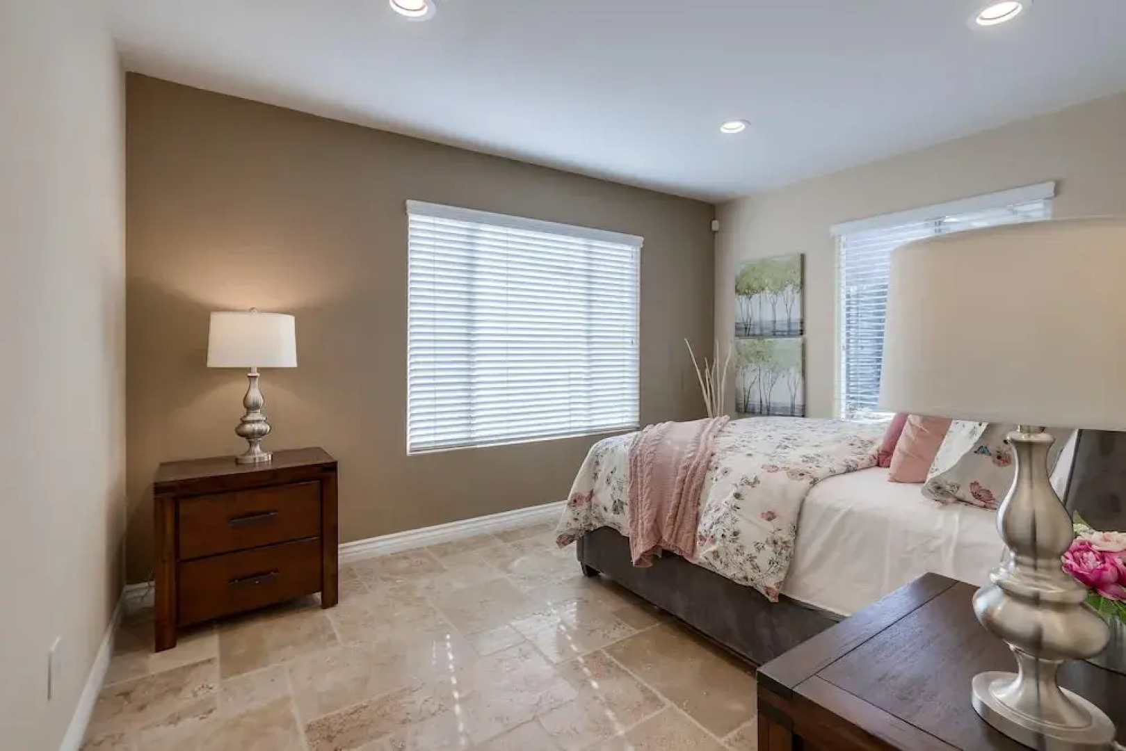 Beautiful Backyard Oasis 5 bedroom 3 Bathroom Home