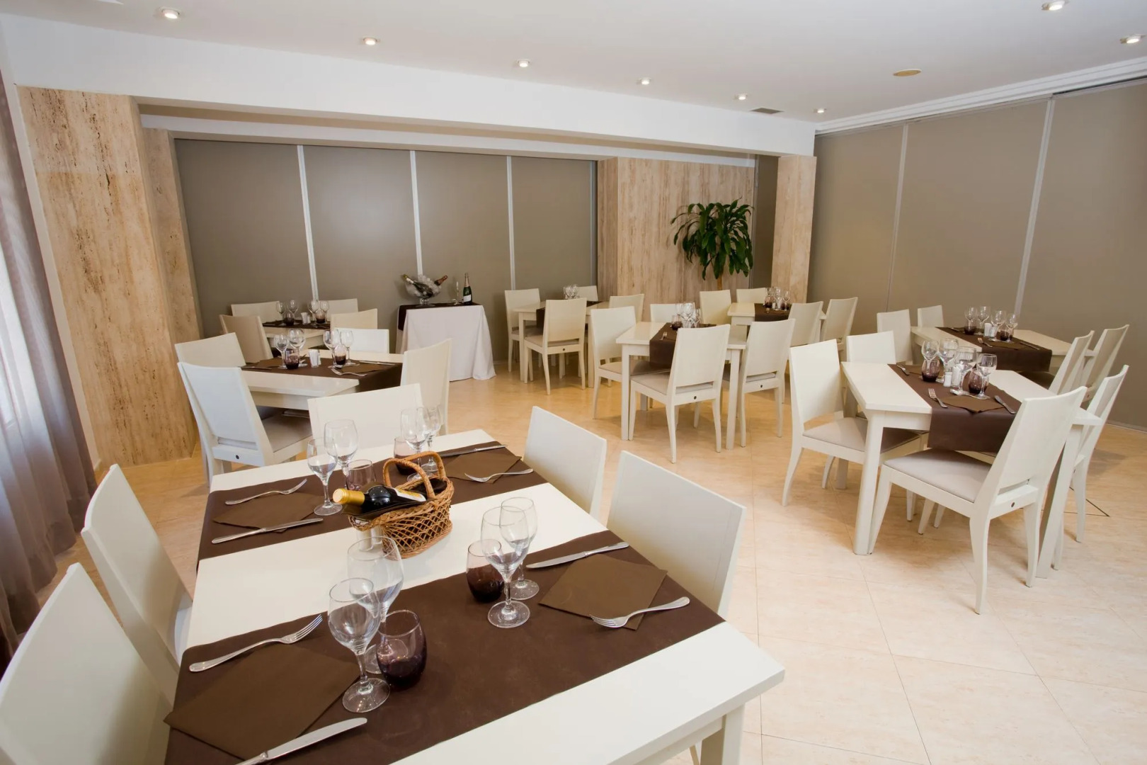 Hotel Jeni & Restaurant