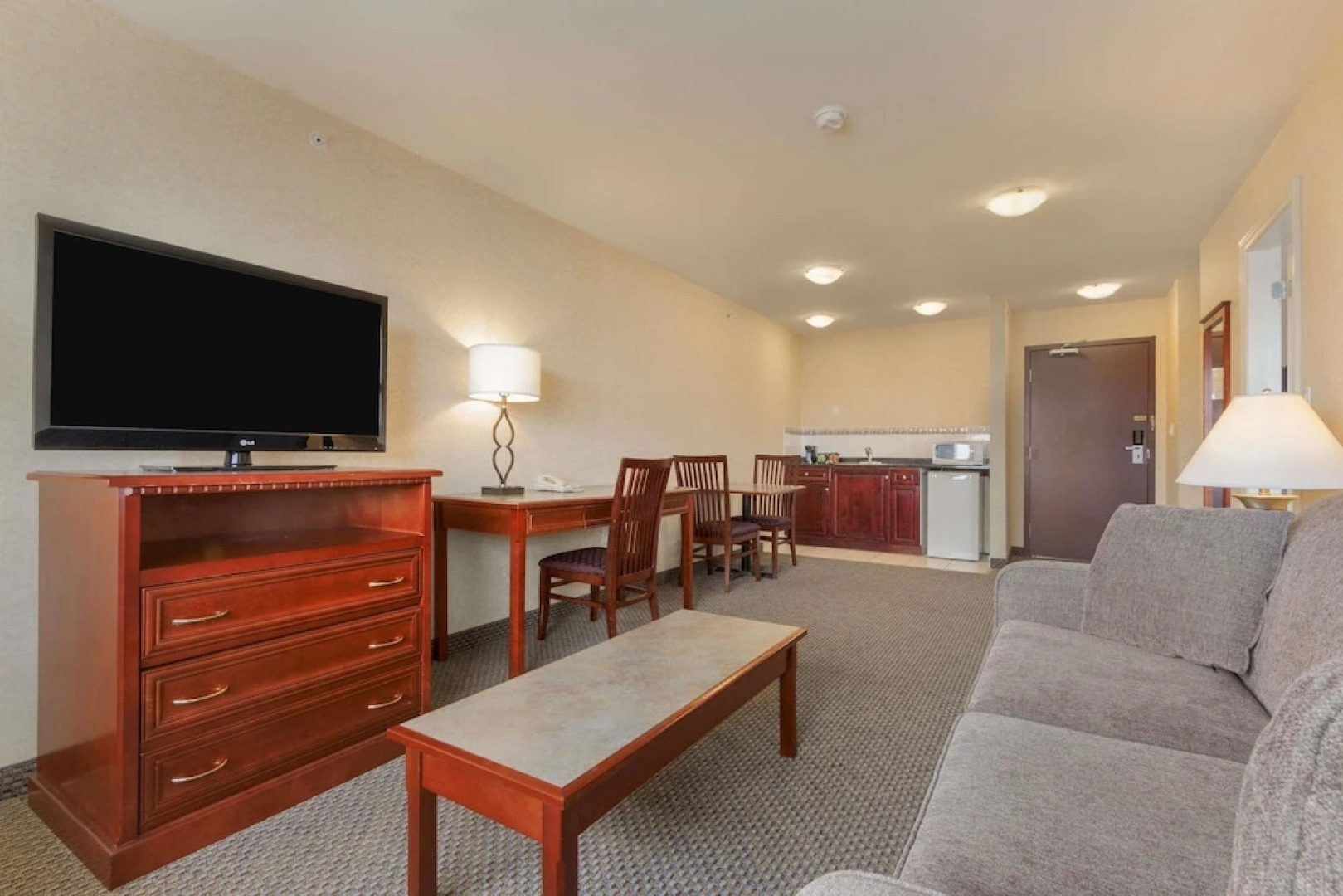 Days Inn & Suites - Langley