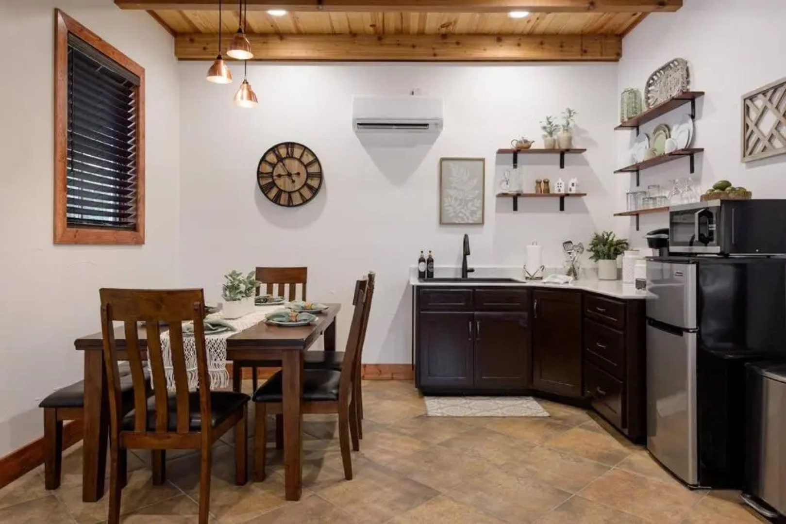 Little Dutch Cabin #2 -12 Min to Magnolia-Baylor