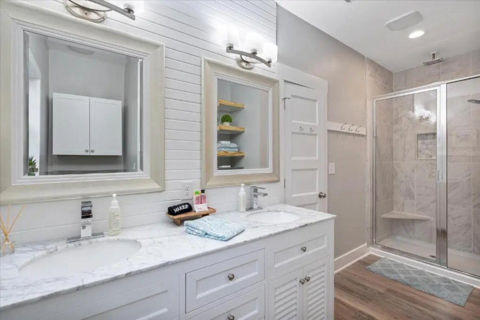 The Hummingbird House - East End Island / Pet Friendly