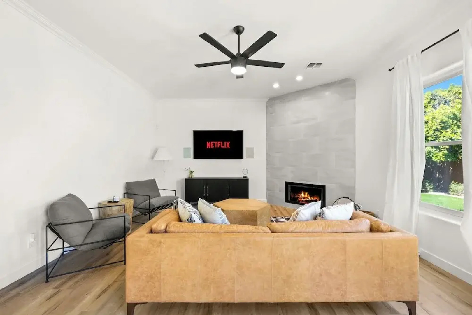 Pool Table, Putting Green: Luxury Oasis in Mesa