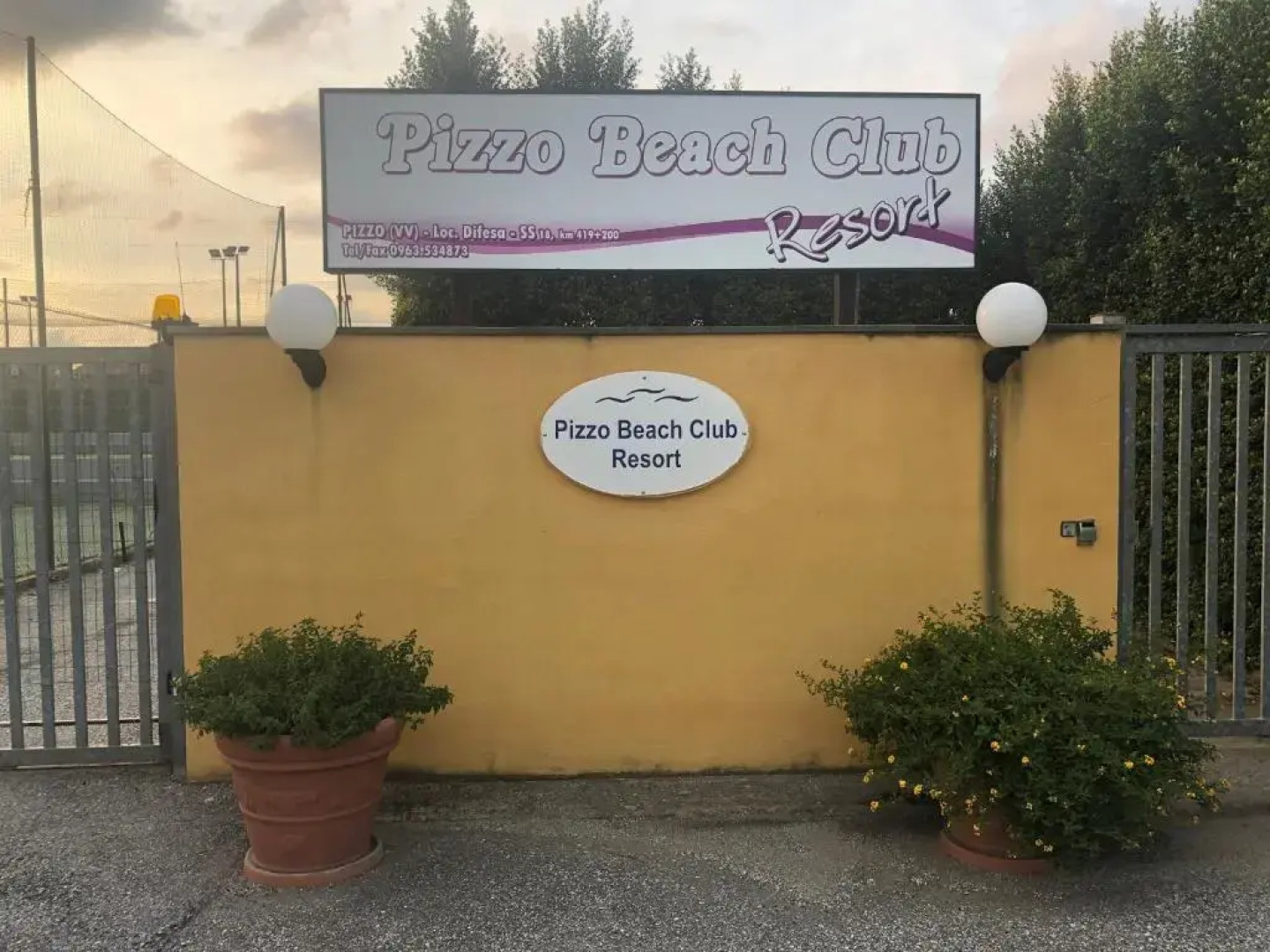 Pizzo Beach Club by Maralp