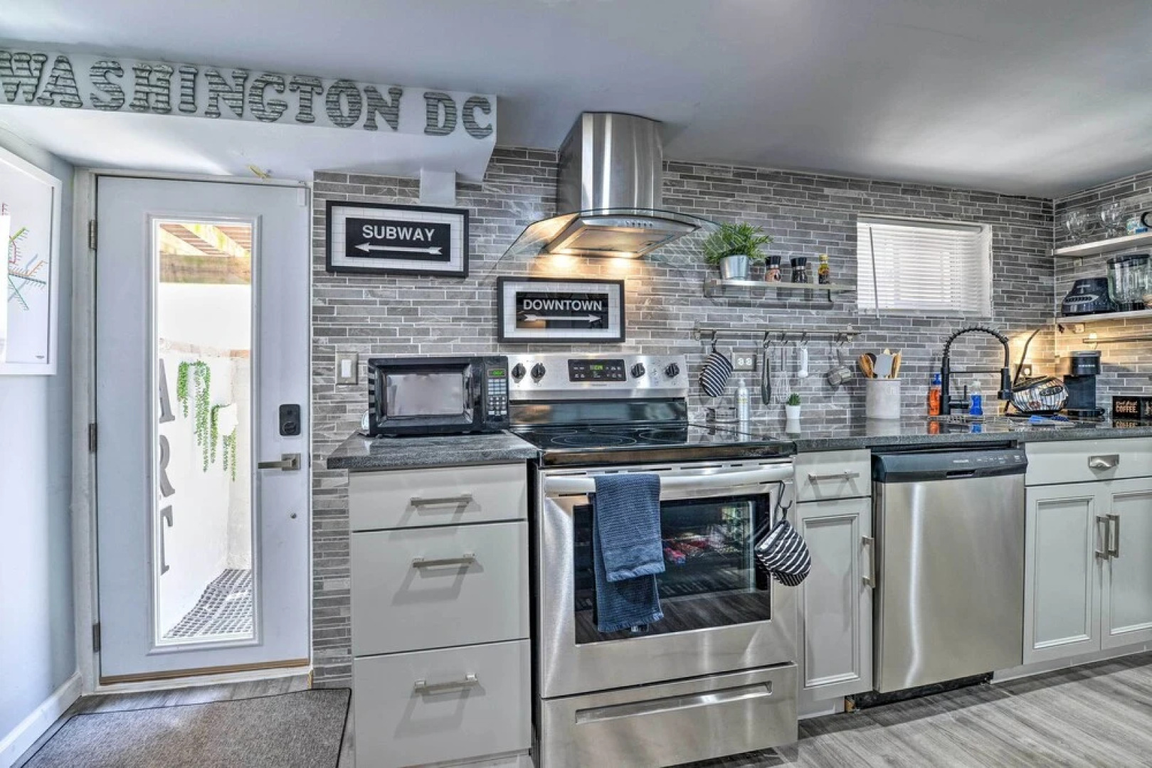 Stylish DC Studio ~ 5 Mi to National Mall!