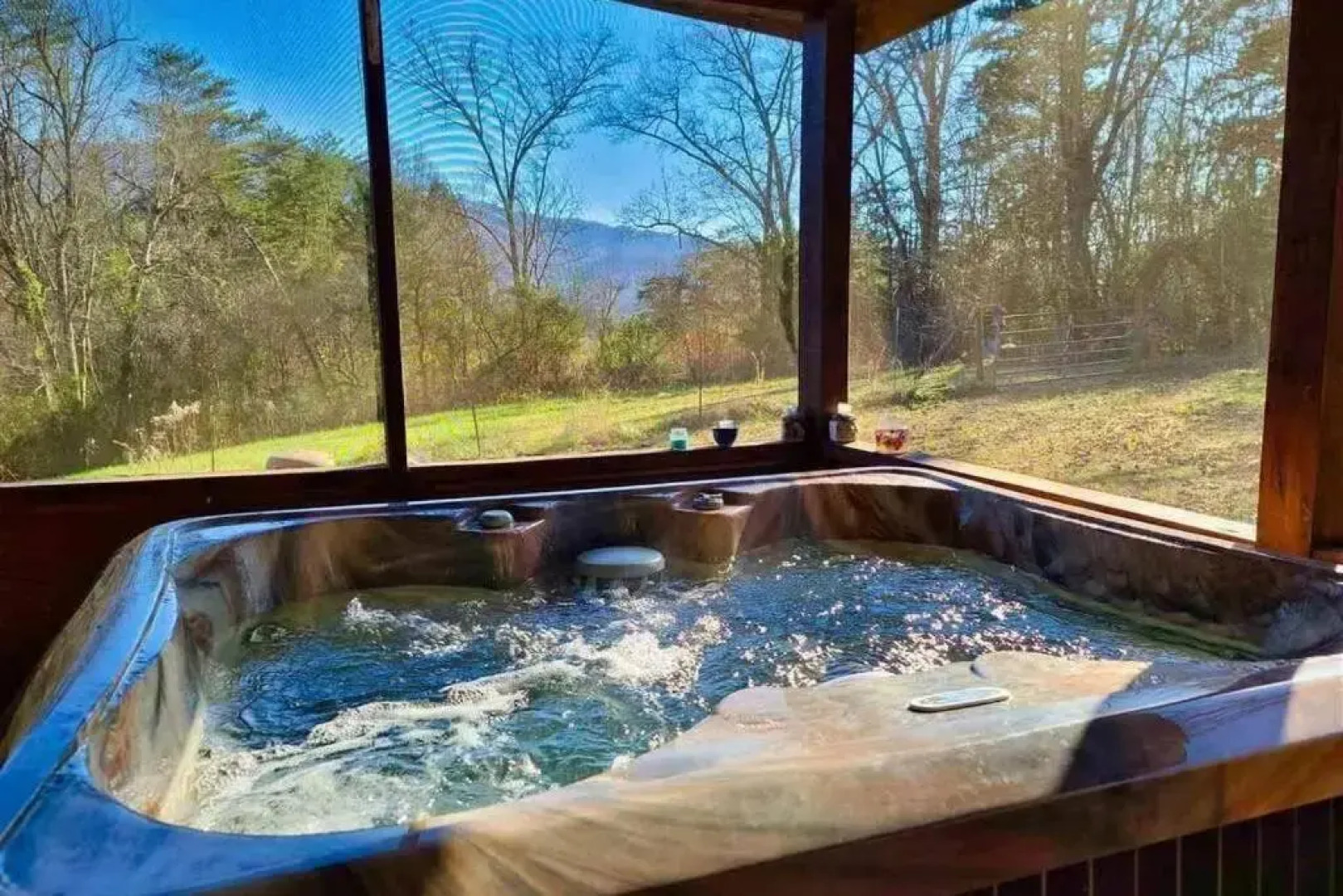 Beautiful View! Log cabin,Fireplace,Hot Tub,Arcade,Pool,Fishing