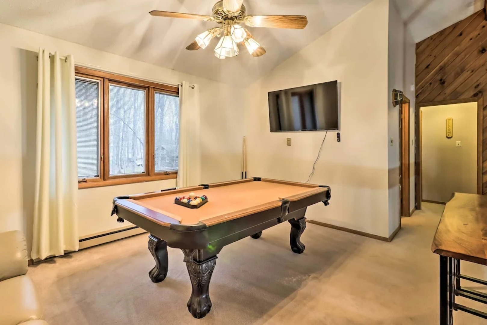 Near Big Boulder Mtn: Cabin w/ Furnished Deck