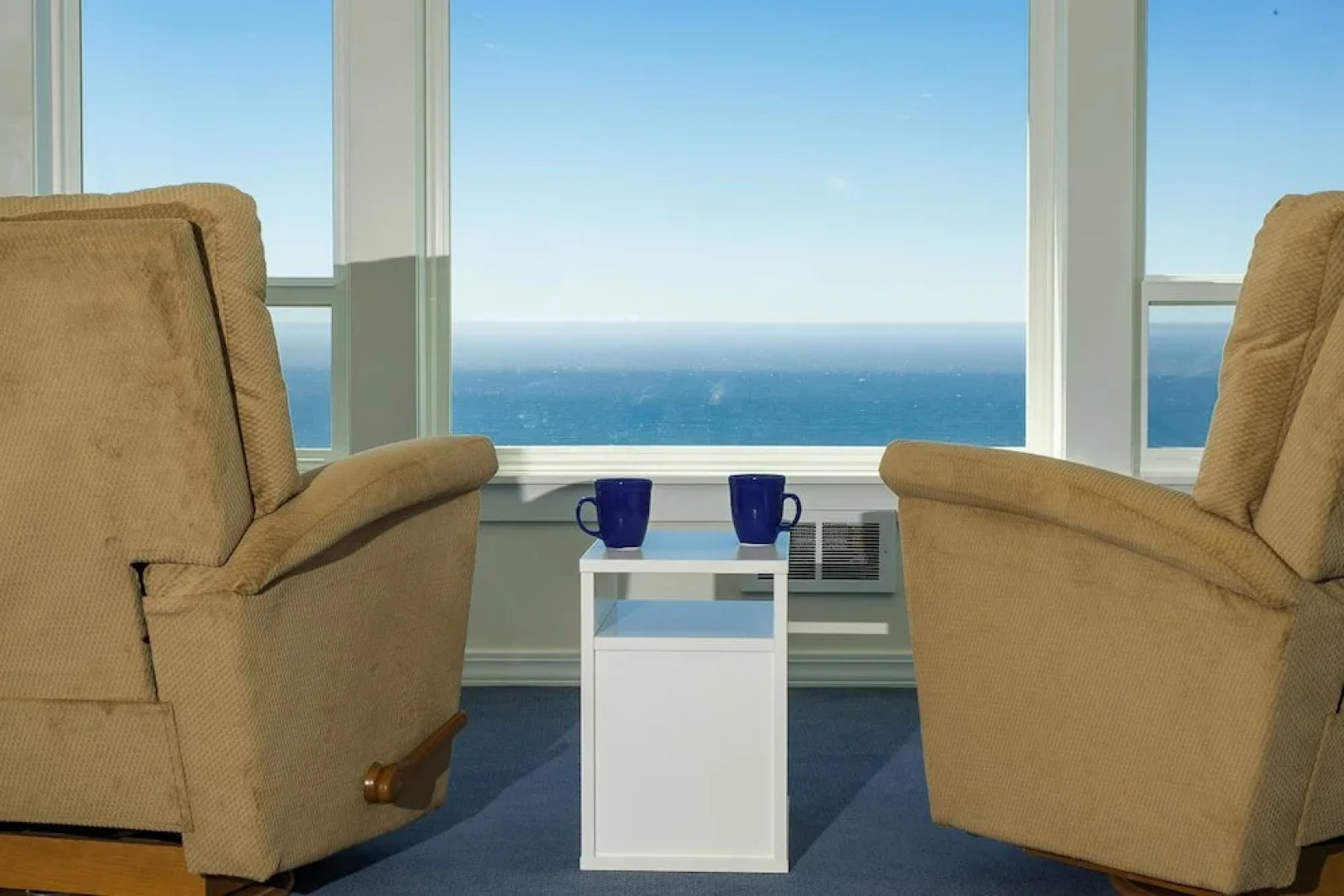 The Lighthouse 3 Br home by RedAwning