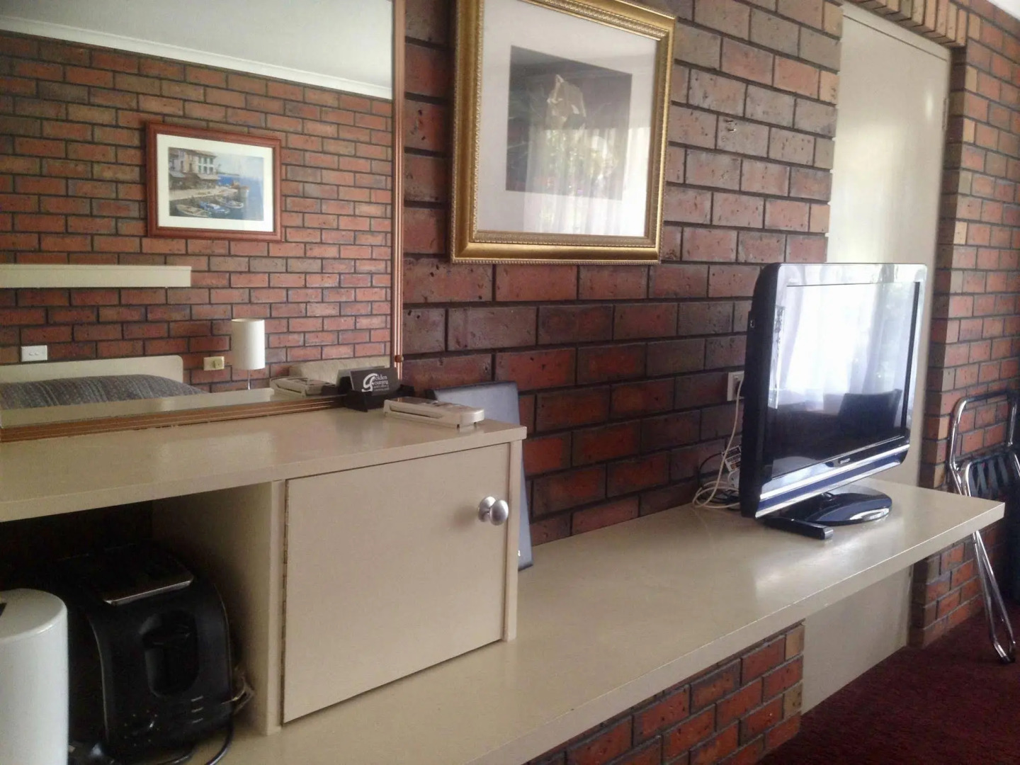 Golden Country Motel & Caravan Park