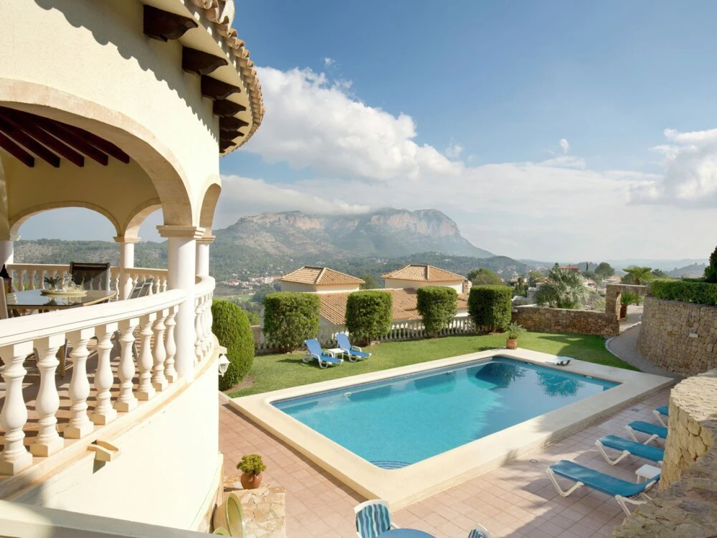 Villa with private swimming pool fantastic views of the golf complex of Denia