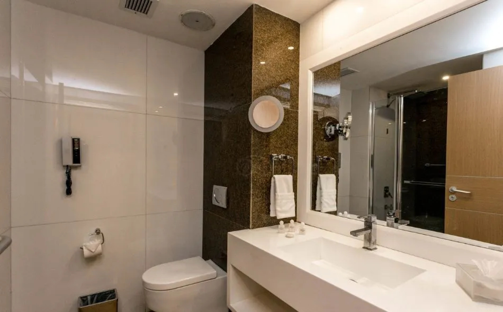 Altamira Village Hotel & Suites