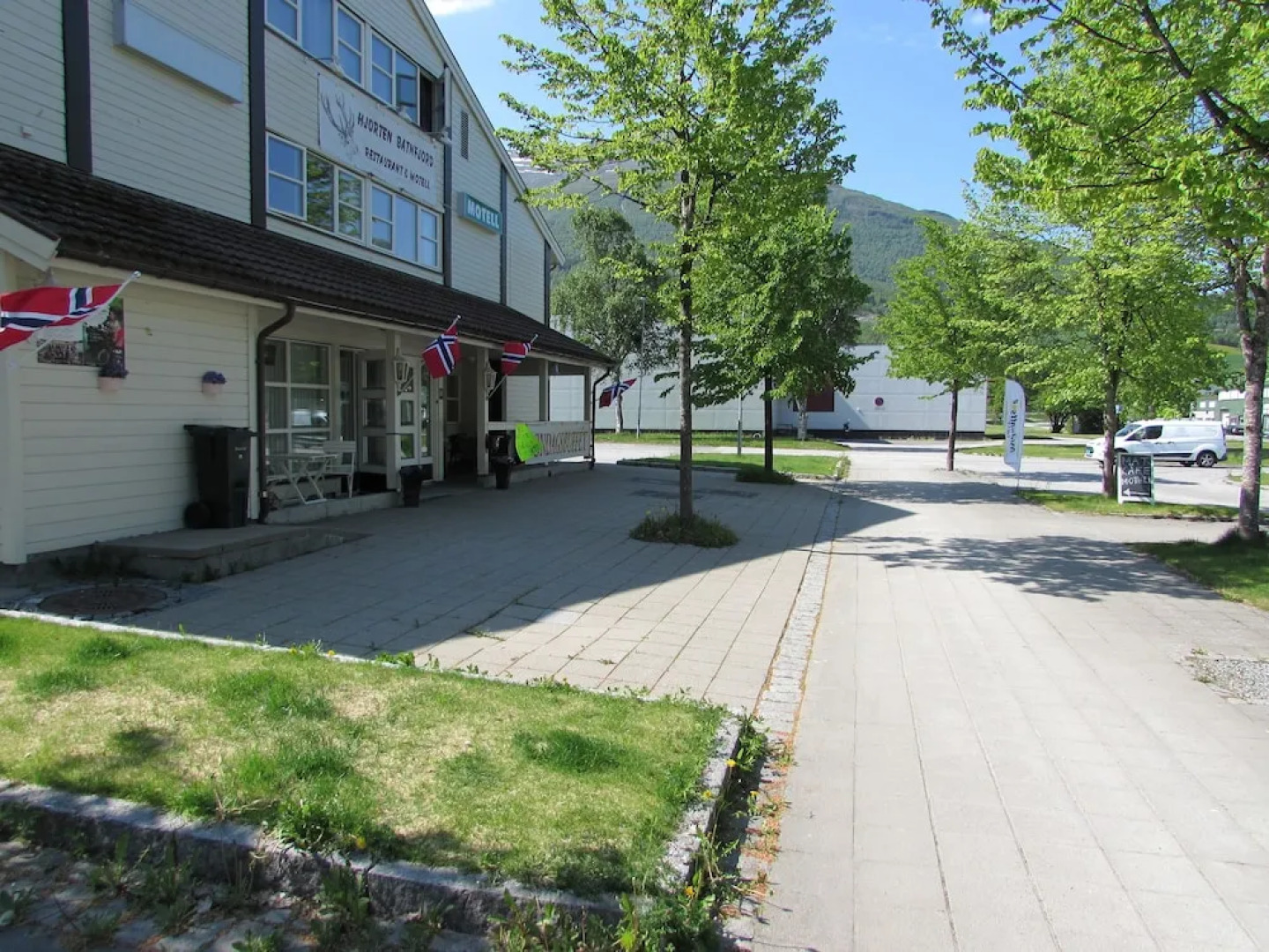 Midnattsol Batnfjord Motell og Kafe