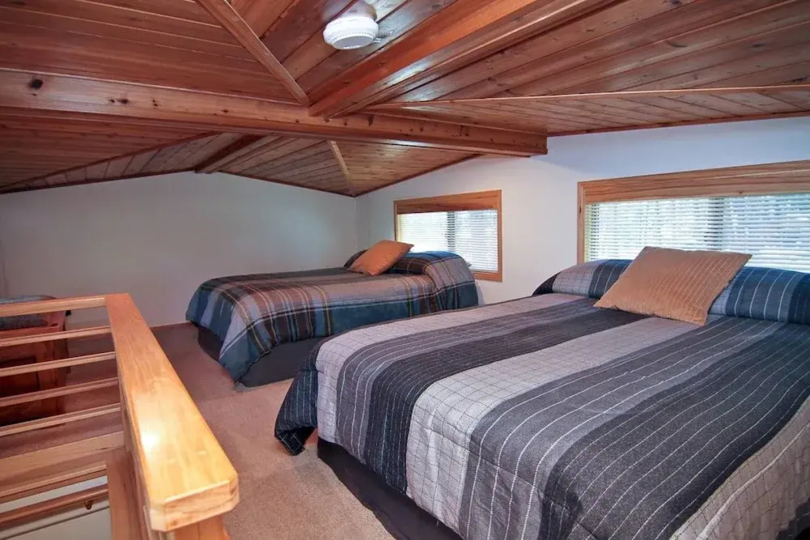 #40 The Cabins at Hyatt Lake-sleeps 6-pet Friendly