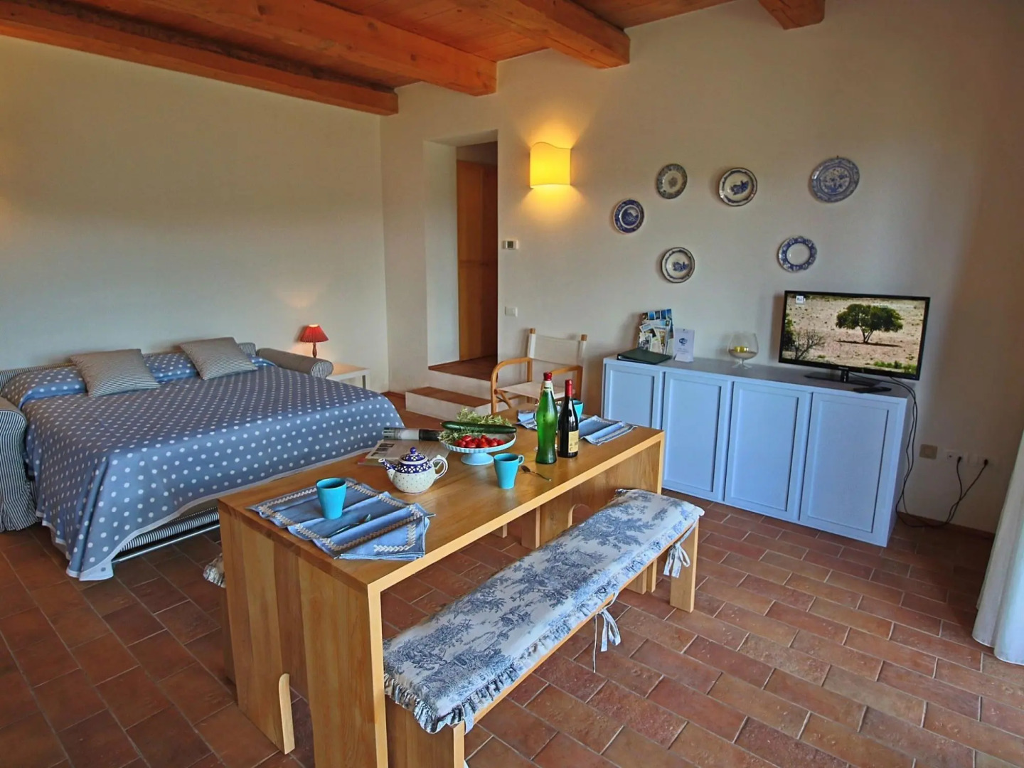 Tranquil Hilltop Cottage