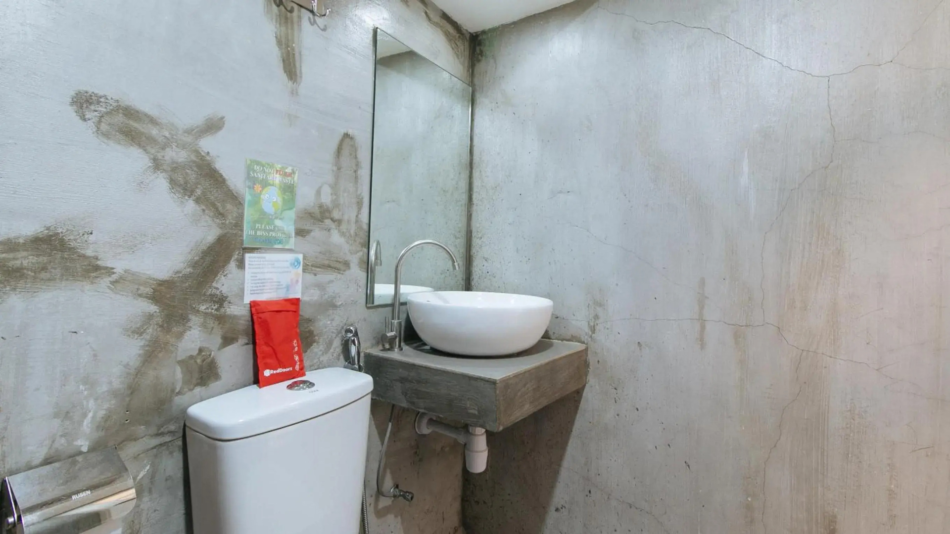 RedDoorz Plus @ Danlig Street Makati