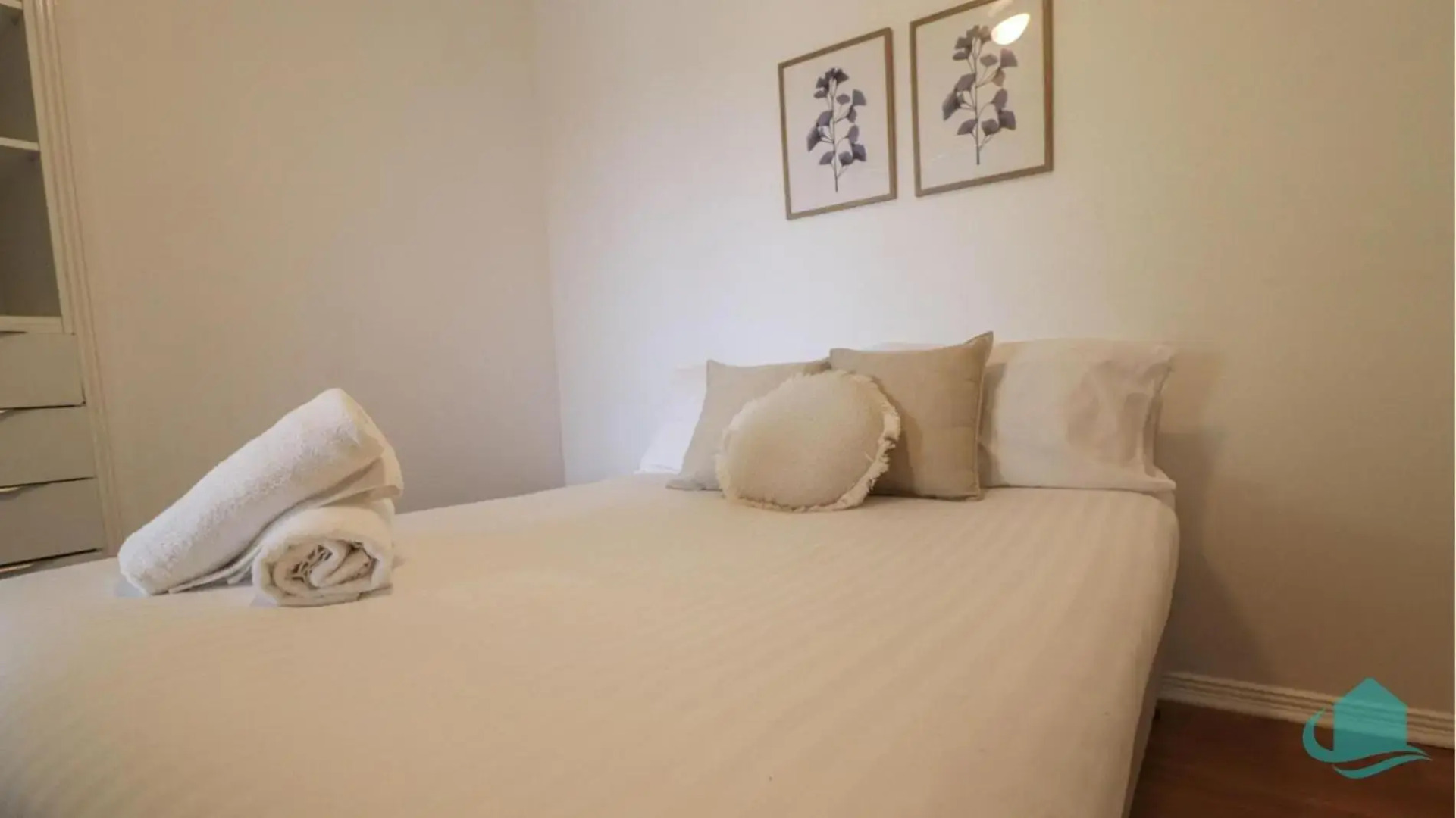 Splendour Hideaway - Luxury pool at Caves Beach