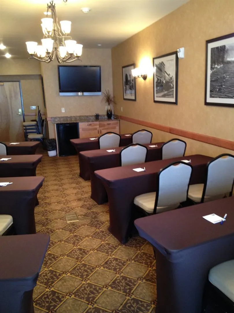 Holiday Inn Express & Suites Kalispell