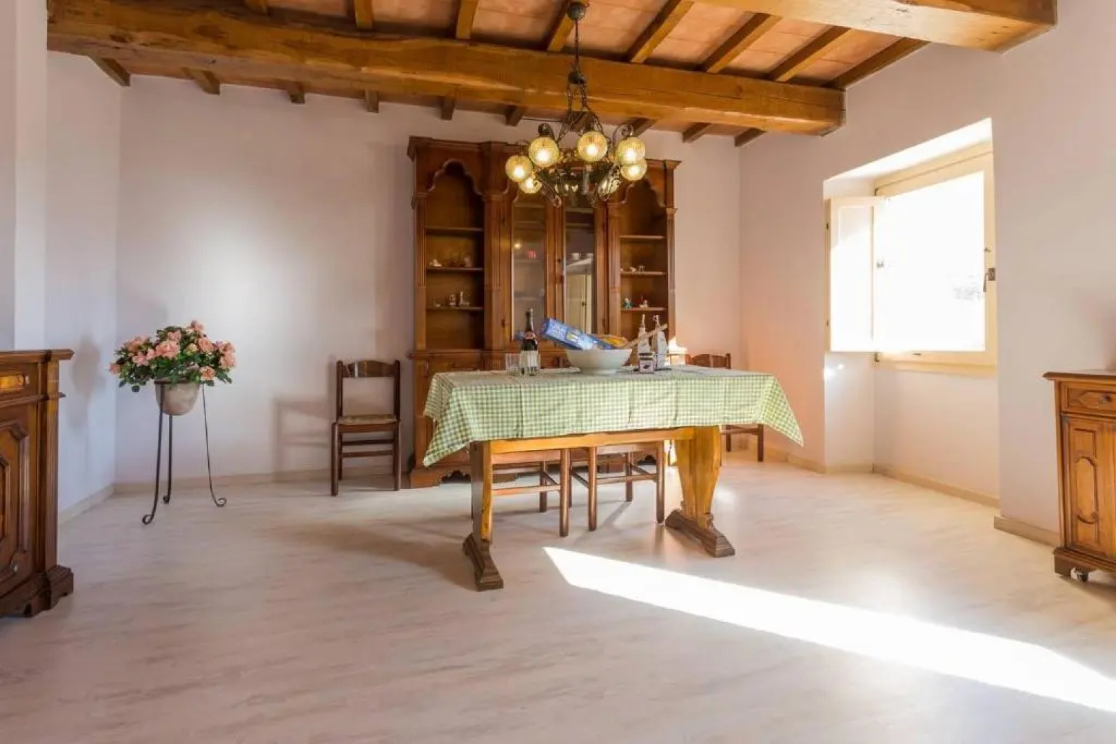 Villa Costanzi: Comfy Apartment Below The Cucco