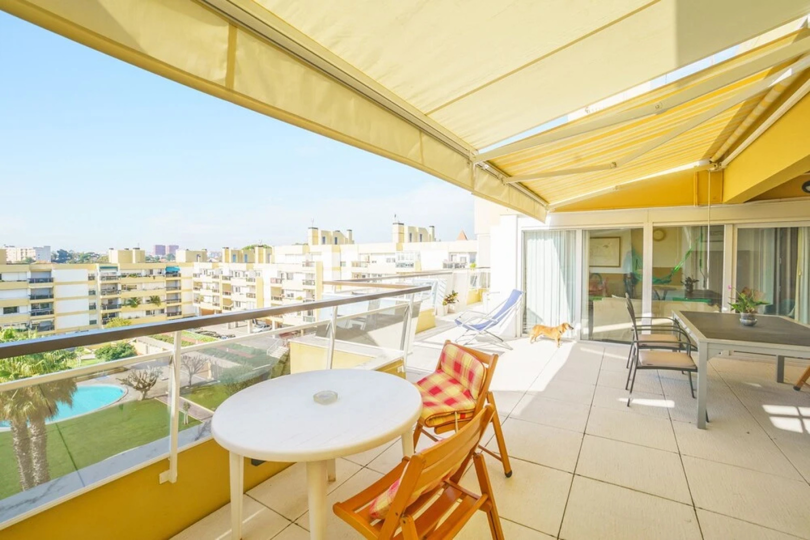 Seafront Condo & Big Terrace