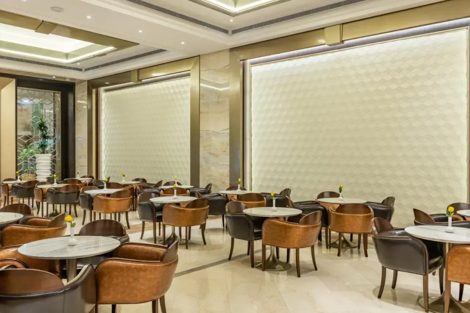 Отель Al Marwa Rayhaan by Rotana