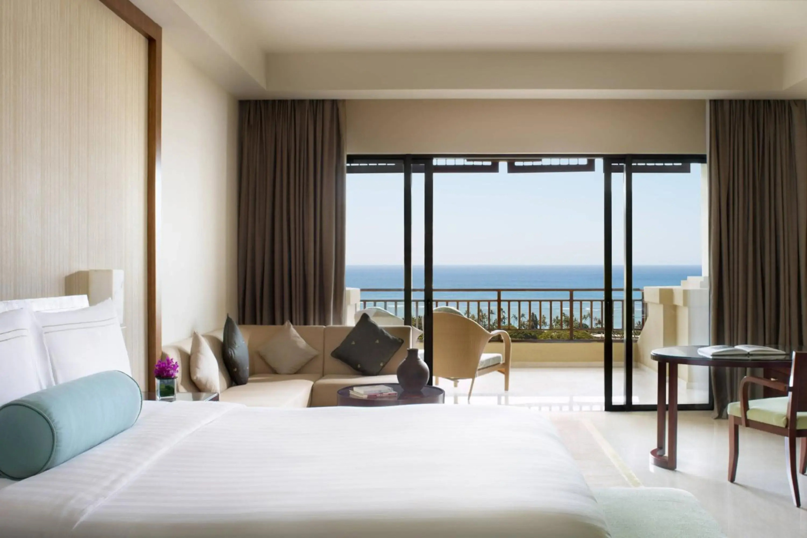 Отель The Ritz-Carlton Sanya Yalong Bay