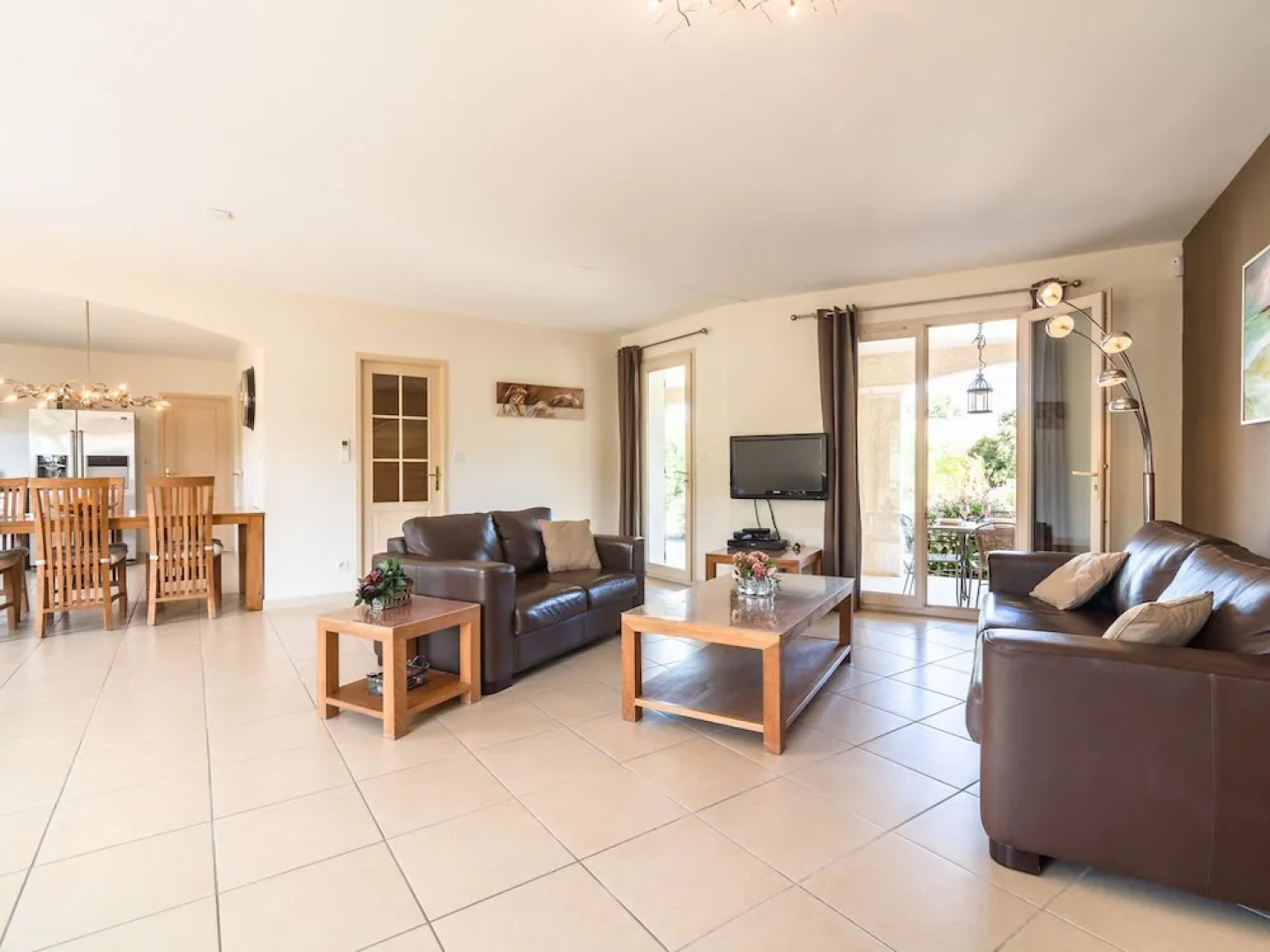 Luxury Villa Offering Privacy & Private Swimming Pool