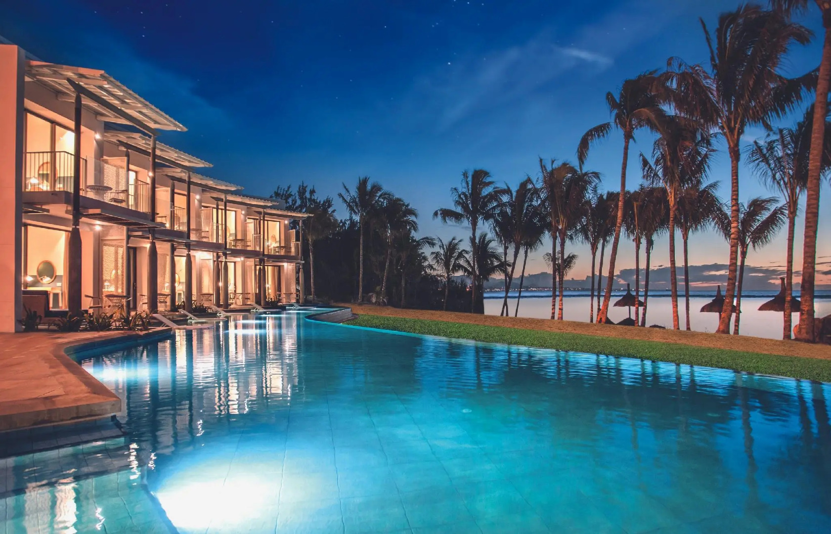 Victoria Beachcomber Resort & Spa – Victoria for 2 – Adults Only