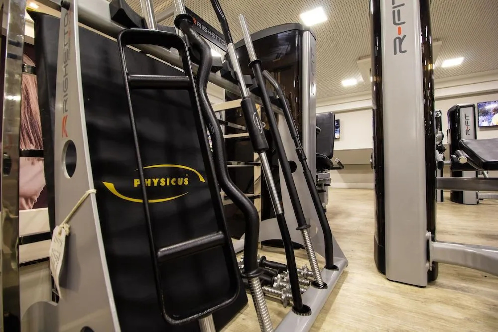 Holandas Prime Shopping Residence