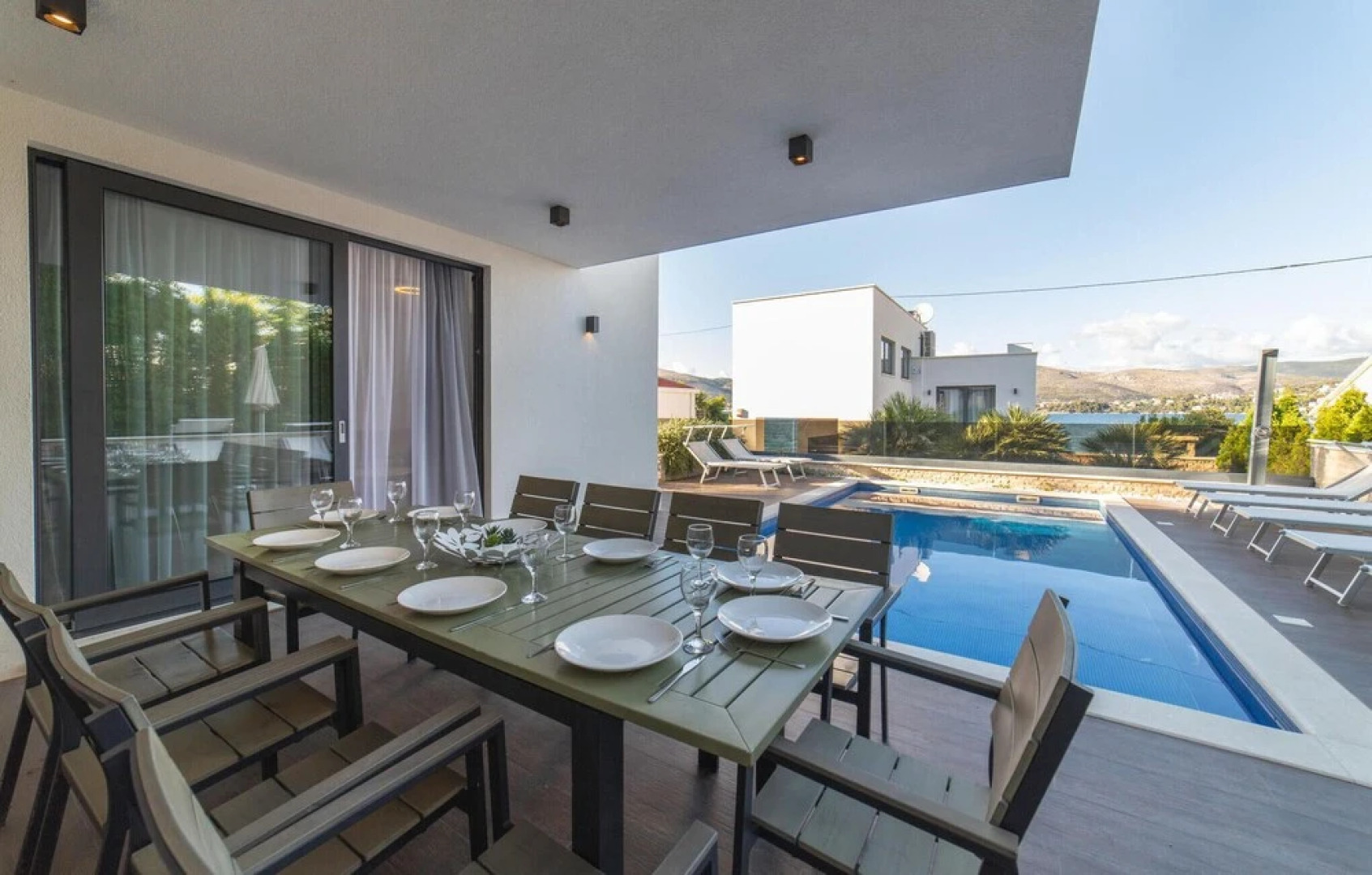 Nice Home in Okrug Gornji With Sauna, Wifi and 5 Bedrooms