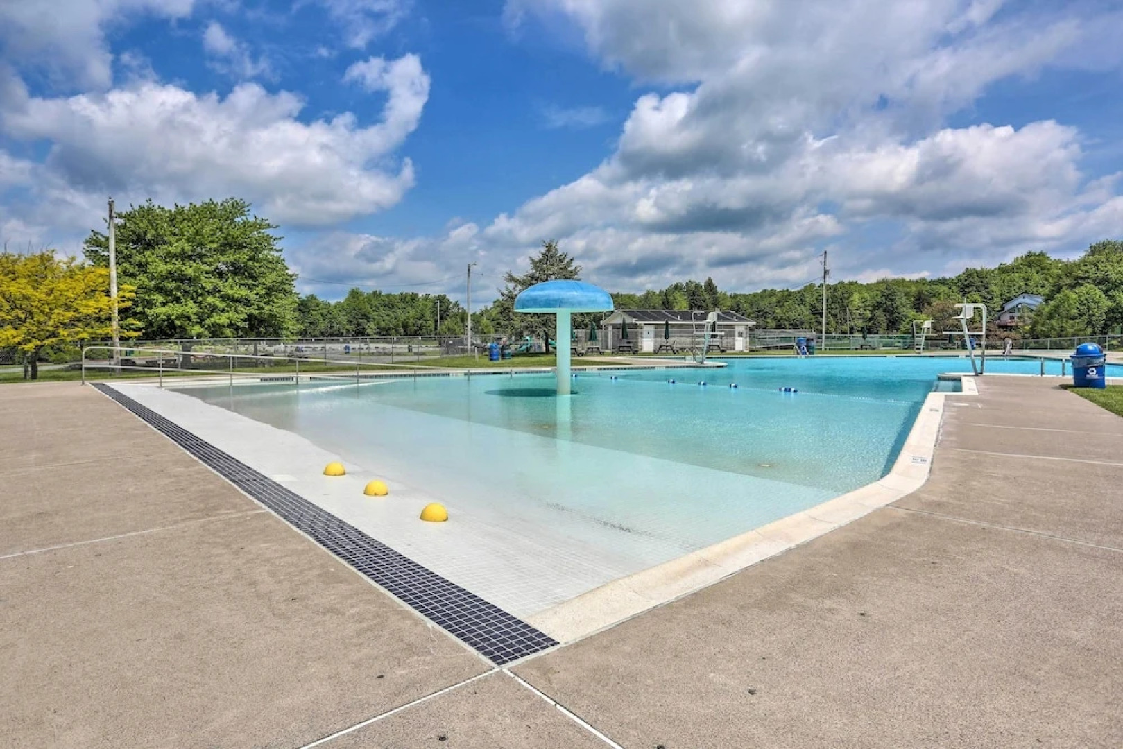 North Arrowhead Lake Cabin w/ Deck, Pets Welcome!